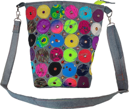 Zeige Details für Circle - Extravagante Schultertasche im Jeans-Look mit Applikationen Bild von Circle - Extravagante Schultertasche im Jeans-Look mit Applikationen