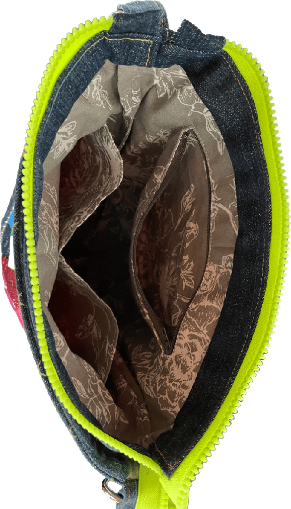 Extravagante Schultertasche im Jeans-Look mit Glitzer-Panel 2